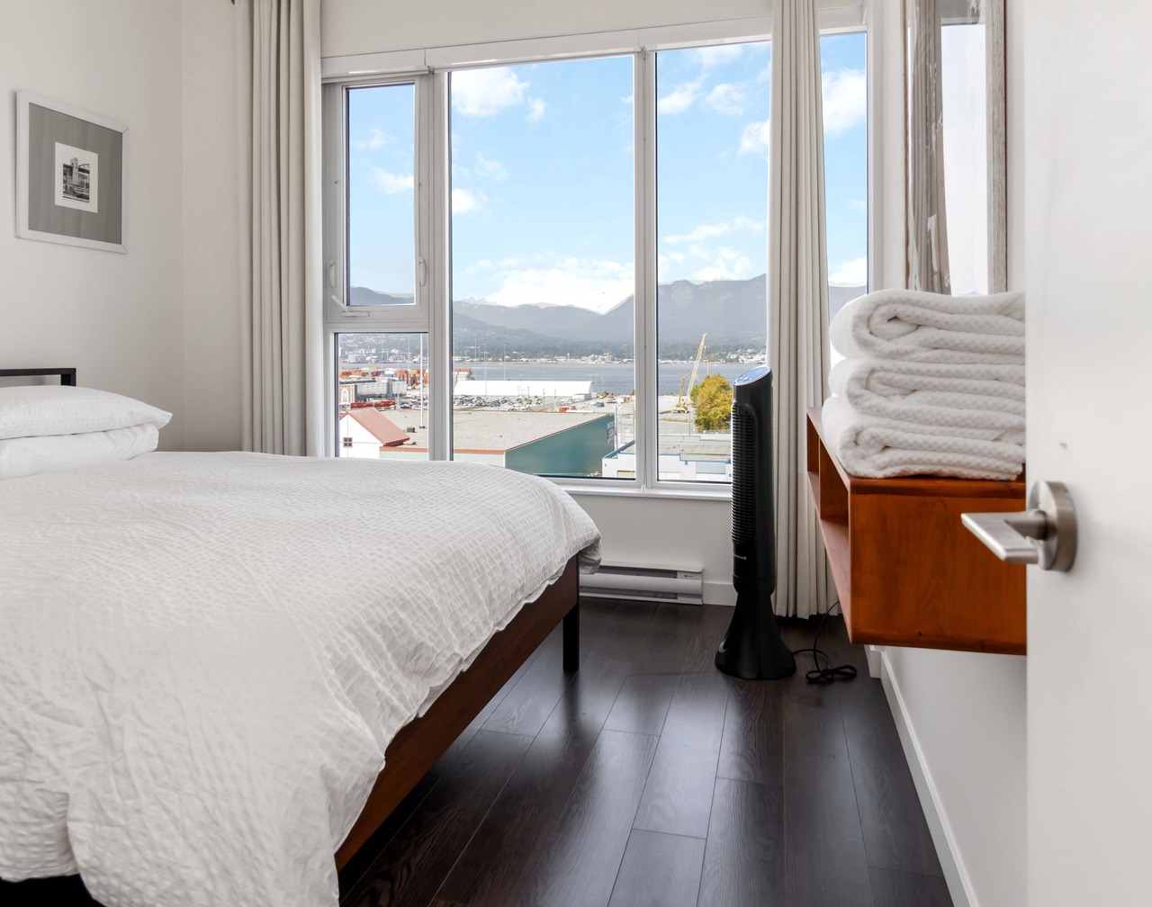 Stylish 2BR with Panoramic City & Mountain Views! 1