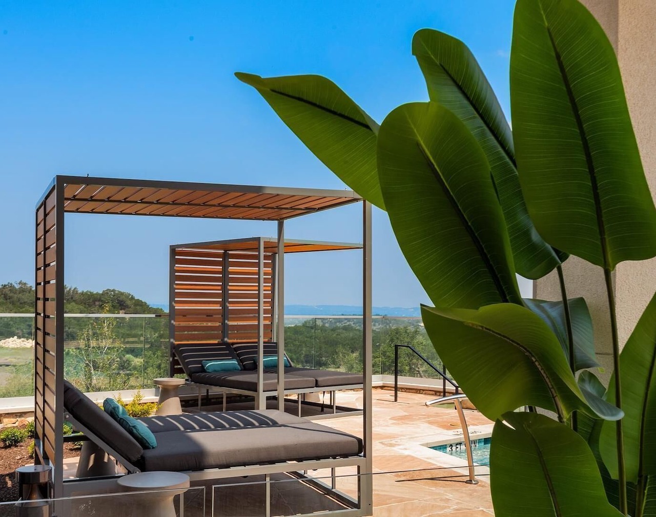 Landing | Chic 2BD, Clubhouse, Pool 1