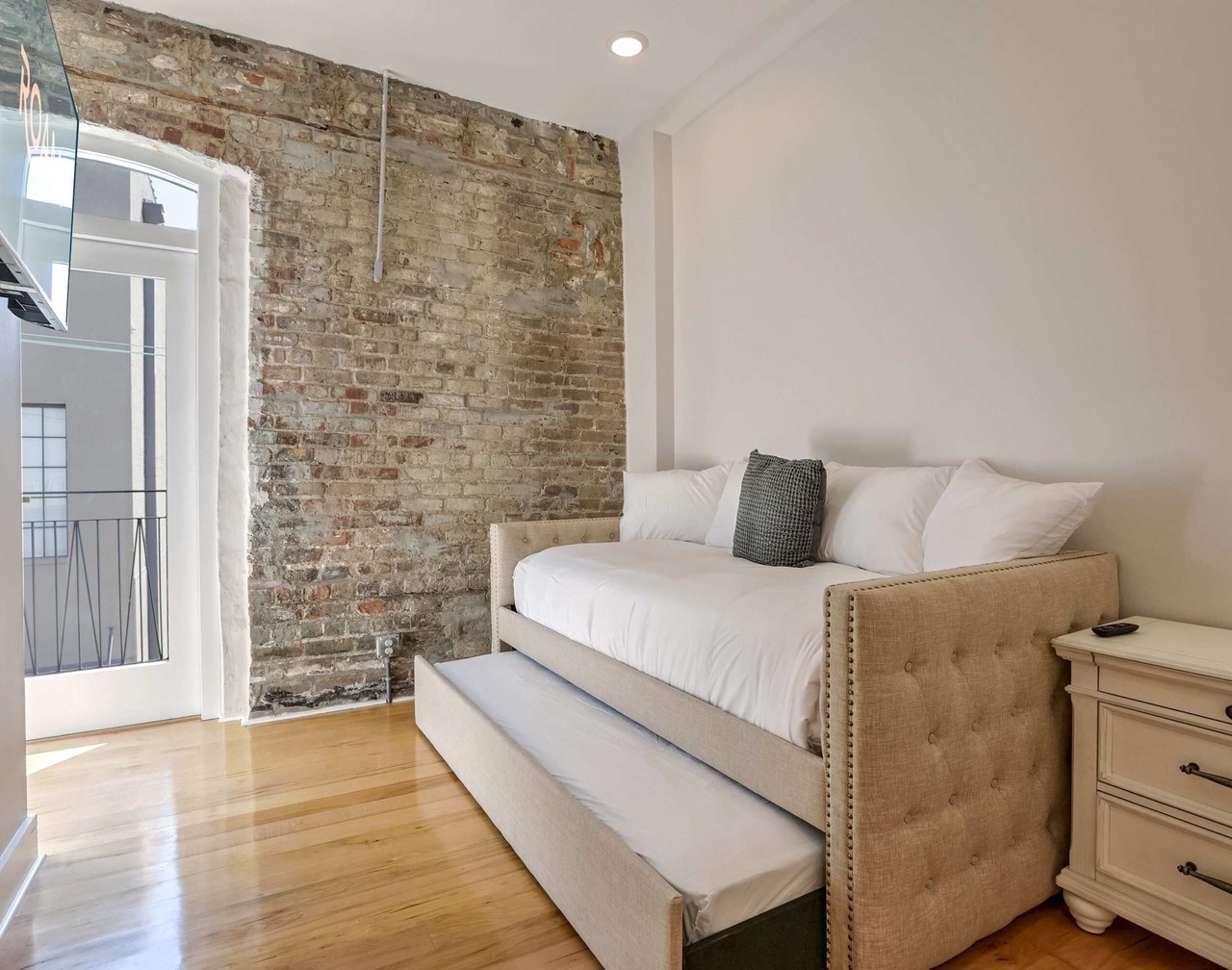 Roami at Churchill | 2 Bedroom Penthouse 1