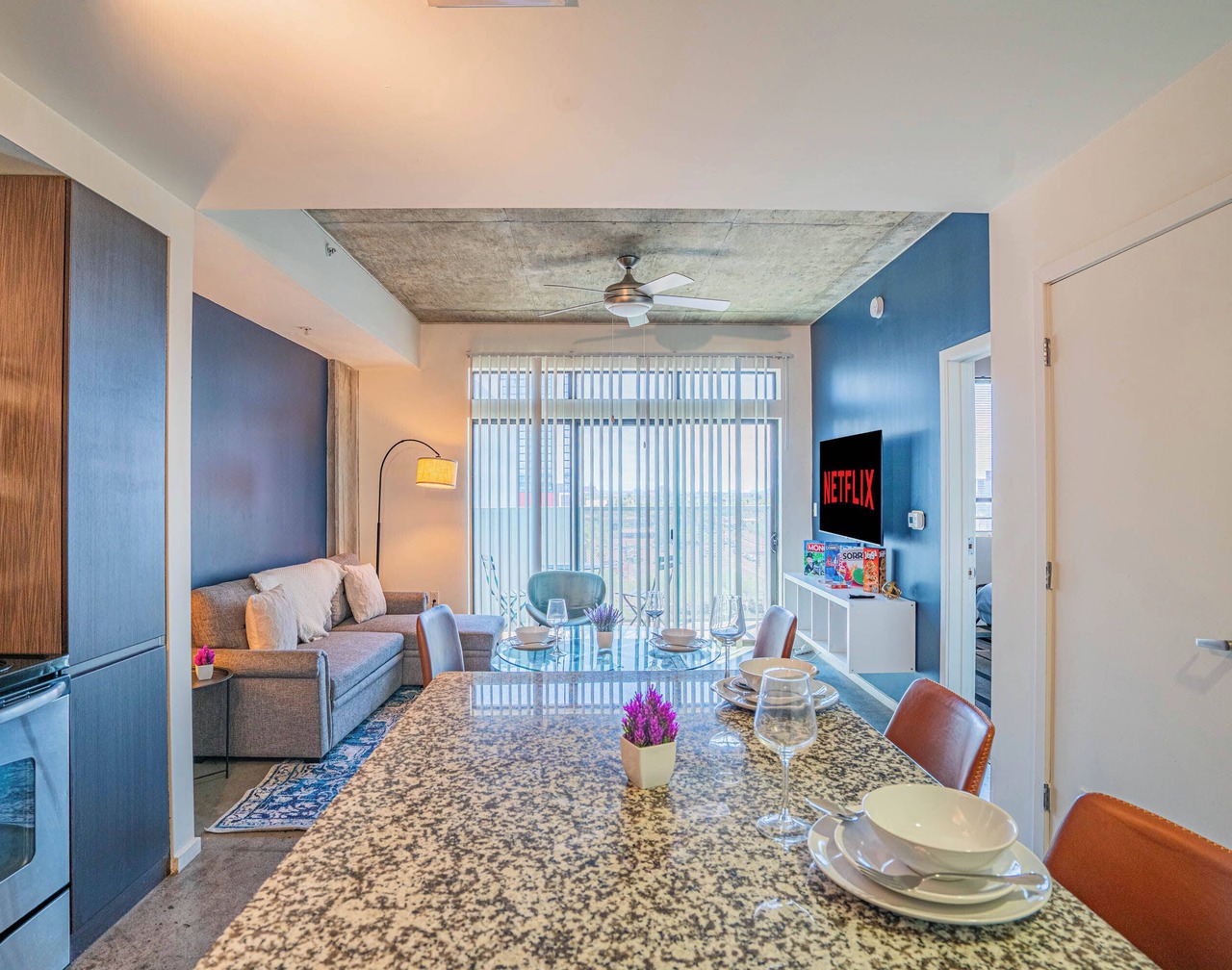 CDT 1BD Apt by ASU | Pool, Gym, Parking, Balcony 1