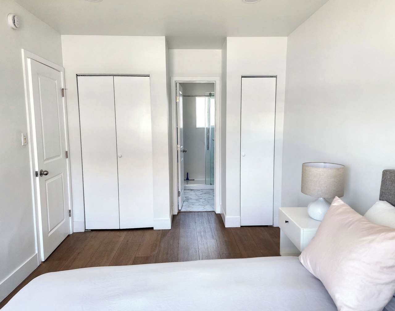 Clean and Modern 1-bedroom house in the heart of Los Angeles with AC 1