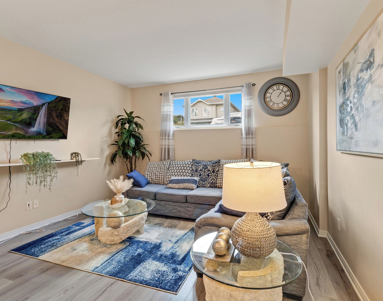 3-bedroom basement apartment with Pool&Terrace-4 mins to Gatineau-Ottawa Airport 1