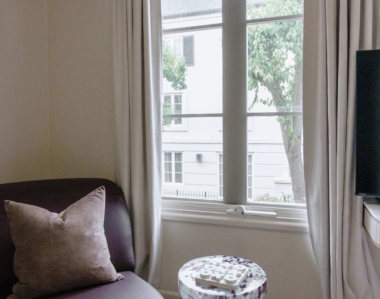 Elegant East Melbourne Escape | Pool+Gym+Parking 1
