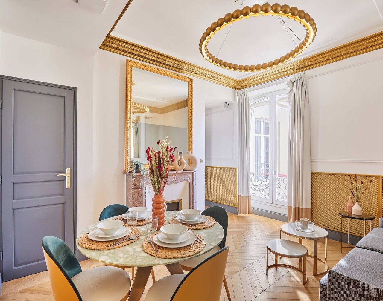 Superb AC- 2BDR apartement Montaigne/Arc de Triomphe 1