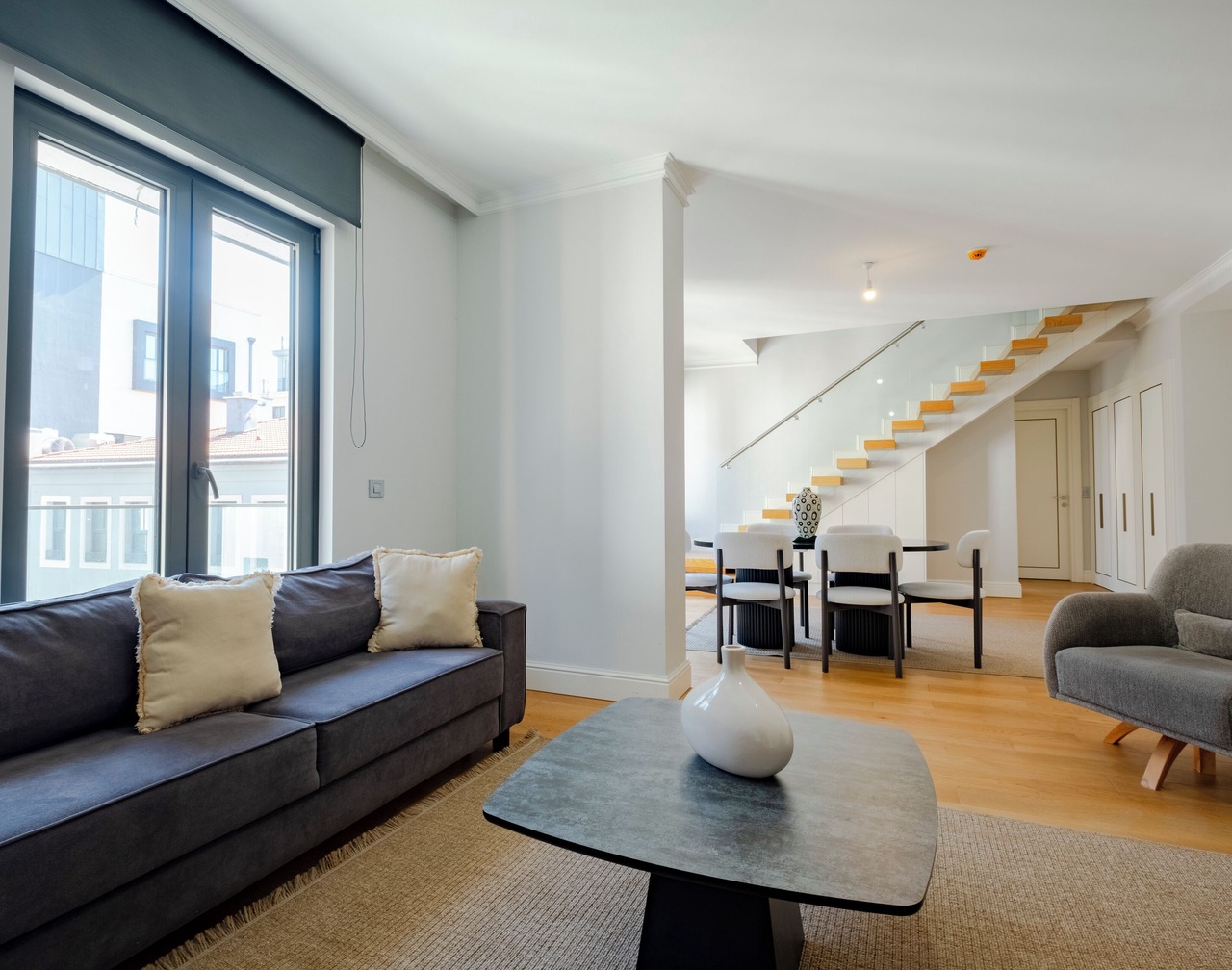 Perfect 3-bedroom duplex apartment with AC in delightful İstanbul 1