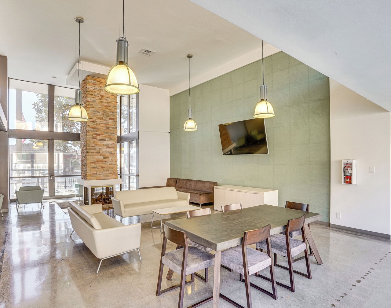 Steps to CSULB: Cozy Condo w/Pool Access! 1