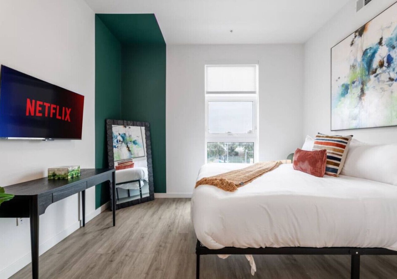 SkyLoft Oasis Stunning DTLA Views & Modern Comfort 1