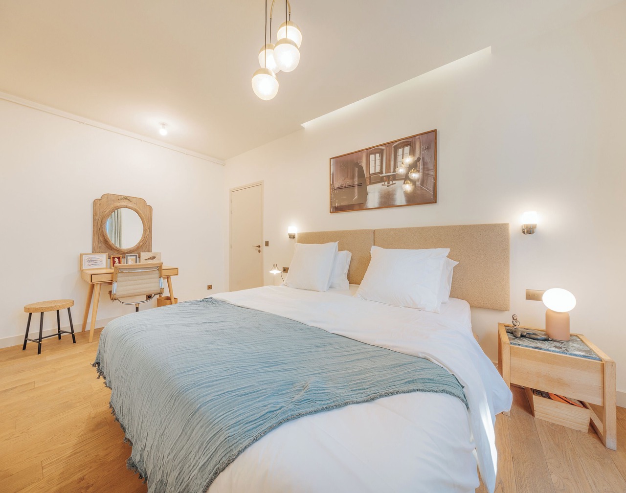 3-bedroom 2 bathroom apartment in Le Marais with AC 1