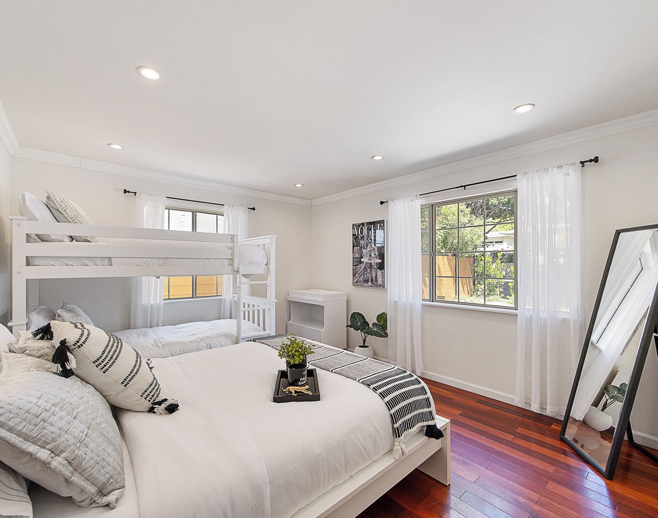Charming 2-bedroom house in Santa Monica with Gym and Work area 1