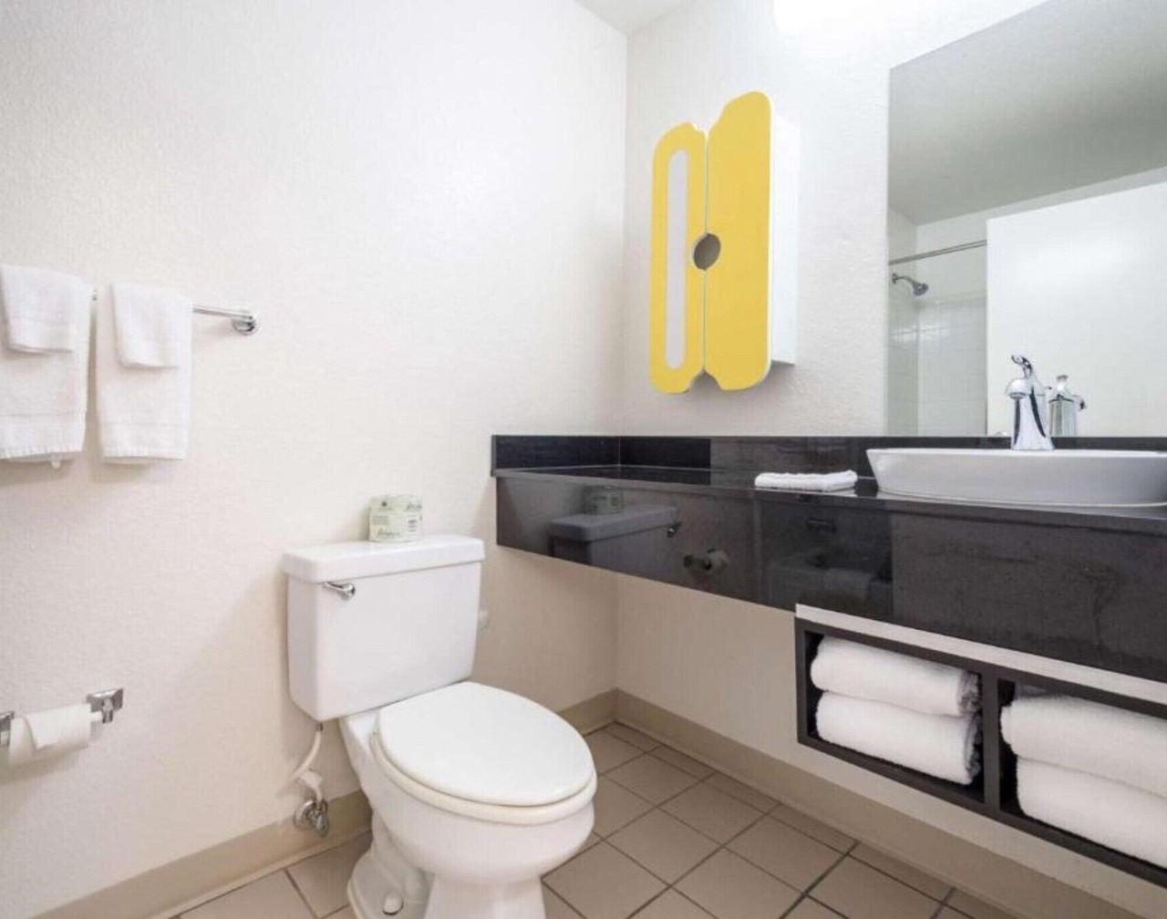 Cozy 2-Bed ADA Room|Nsmk 1
