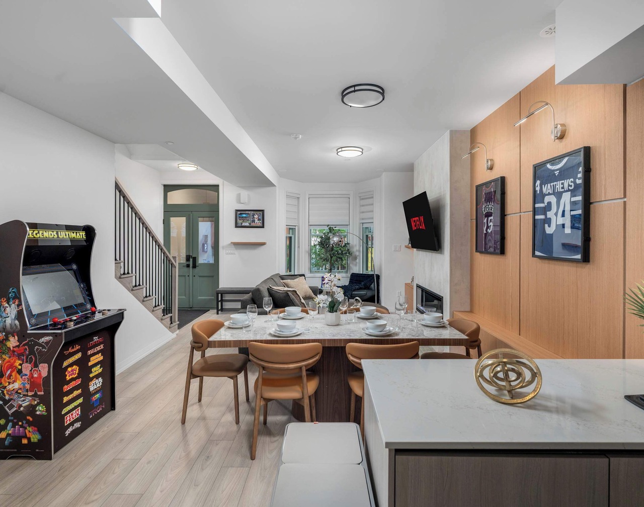Boutique 3BR Townhouse Free Parking Sleeps 7 1