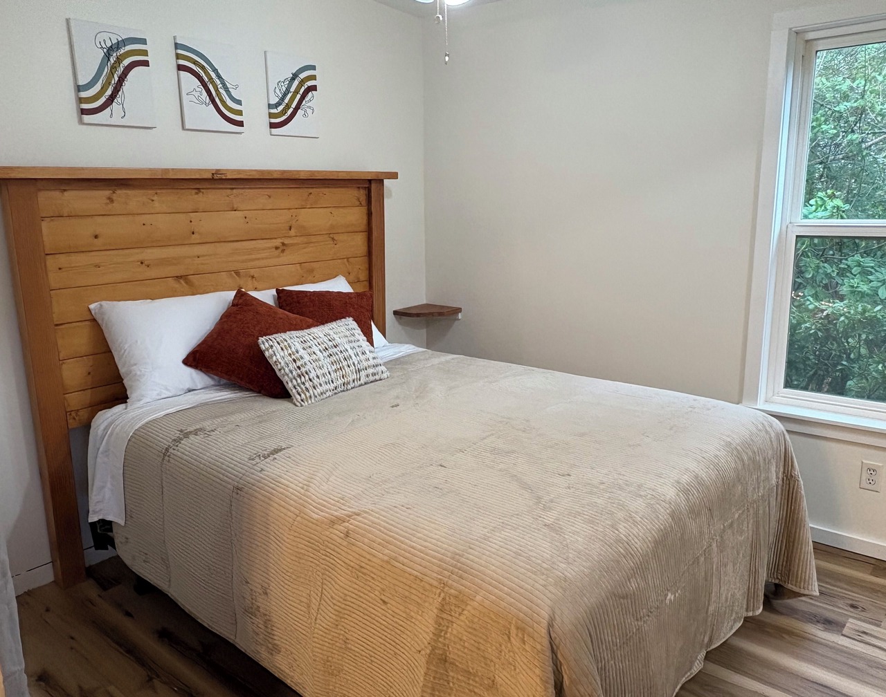 The Nest - cottage with panoramic views and private deck seating 1