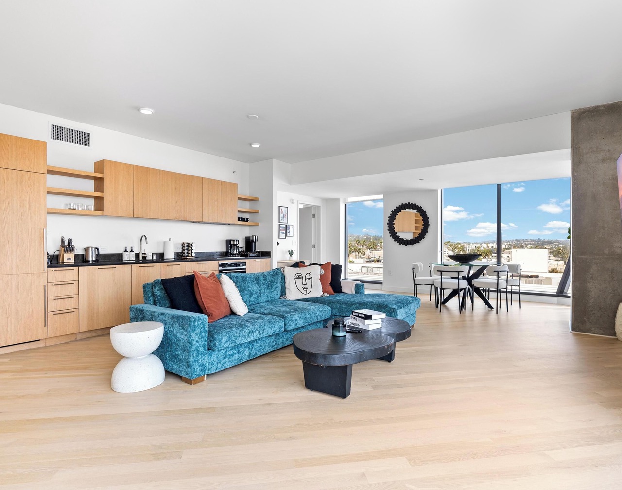 Stunning Hollywood Views: 2BR Steps from Walk of Fame + Rooftop 1