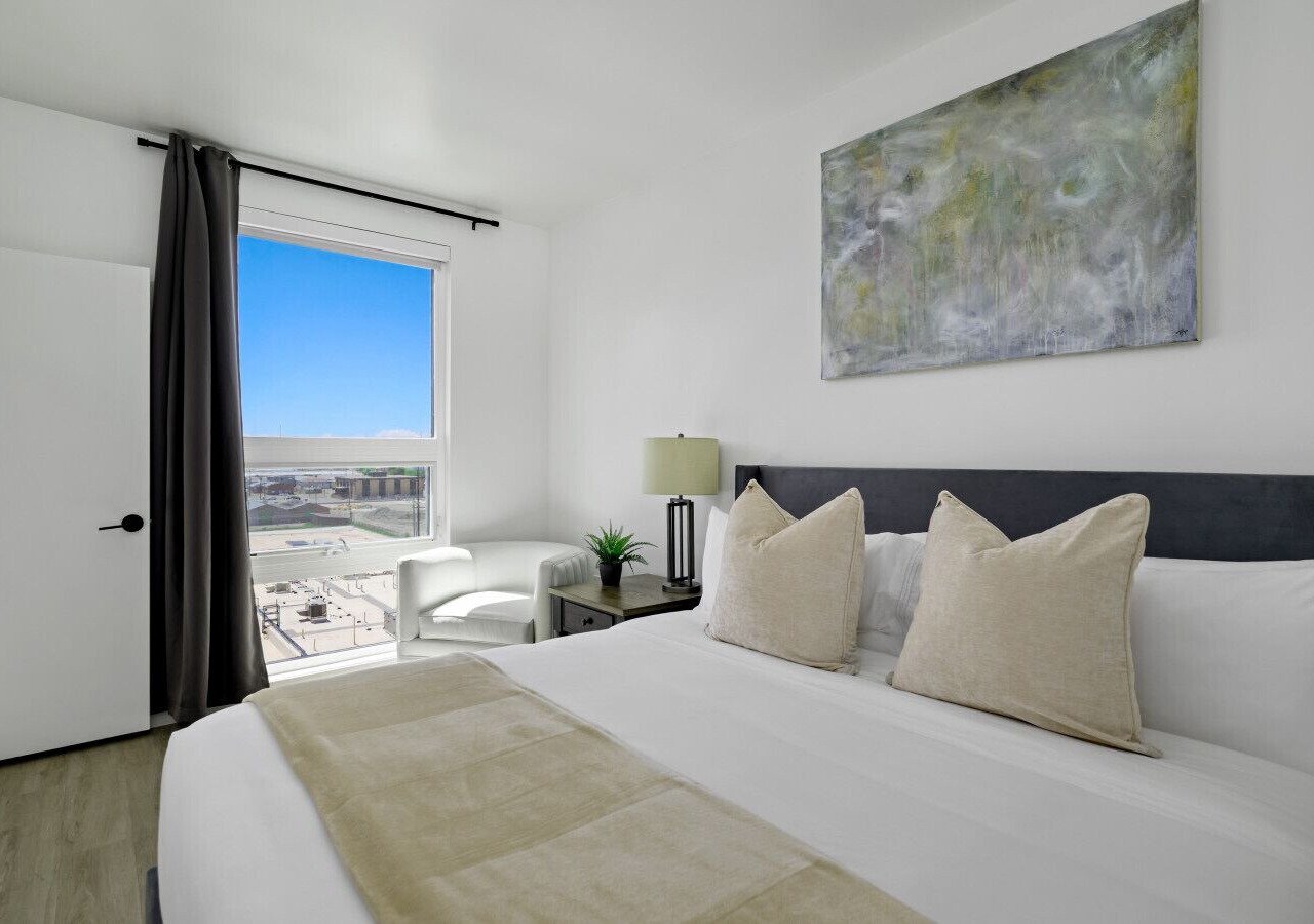 Elevated Stay!Top floor! Kg bd|Pool|HotTub|Gym|Pkg 1