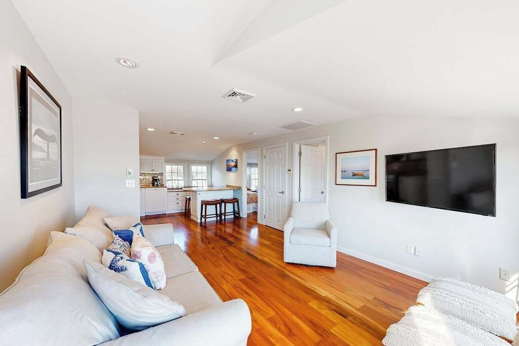 Oceanfront, 2nd-floor condo with stunning view - steps to Bank Street Beach 1