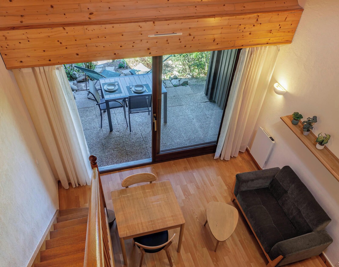 🌿 Charming little house with terrace and lake view in Talloires Welcome to Le Balcon des Primevères, an adorable semi-detached little house located on the heights of Talloires, in a peaceful and green environment 🌳 1