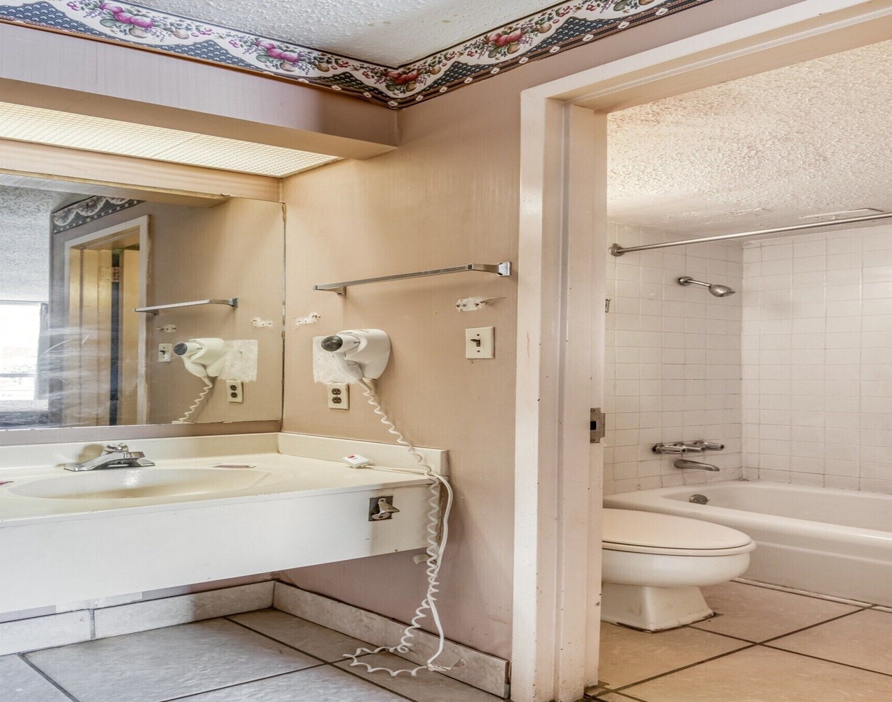 OYO Hotel Jackson North I-55| King Bed 1