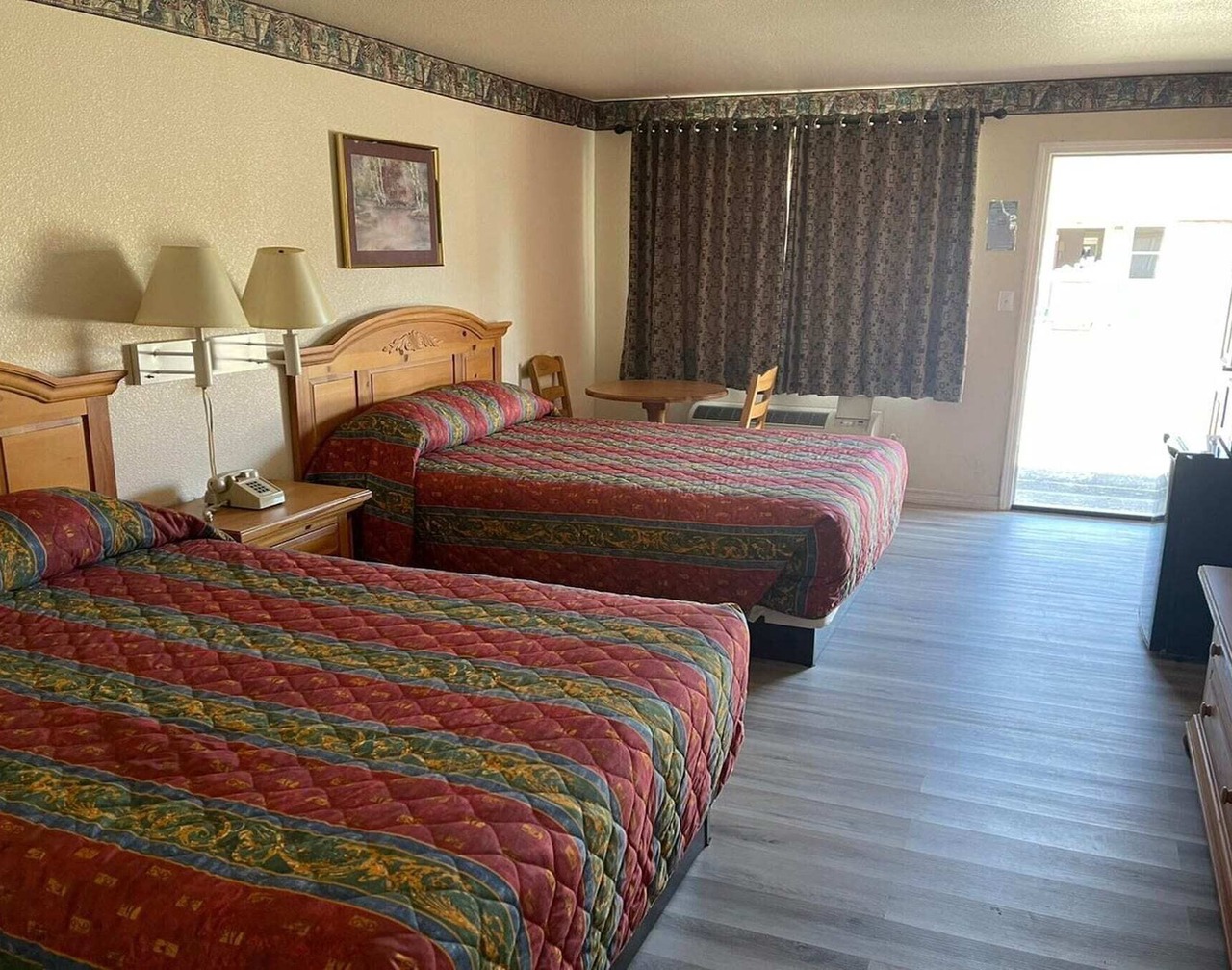 2 Queen Beds Non-Smoking 1