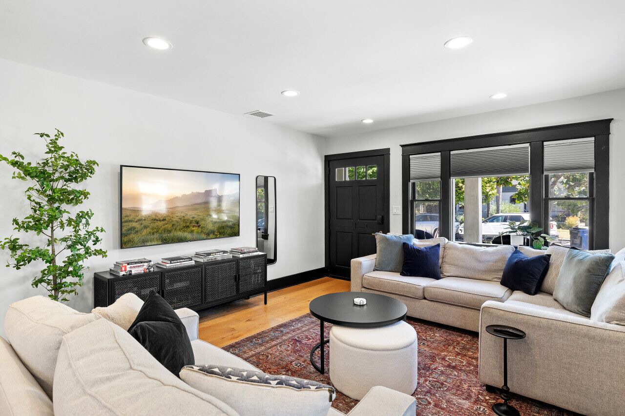 Charming 3BR in Heart of LA with Spacious Backyard 1
