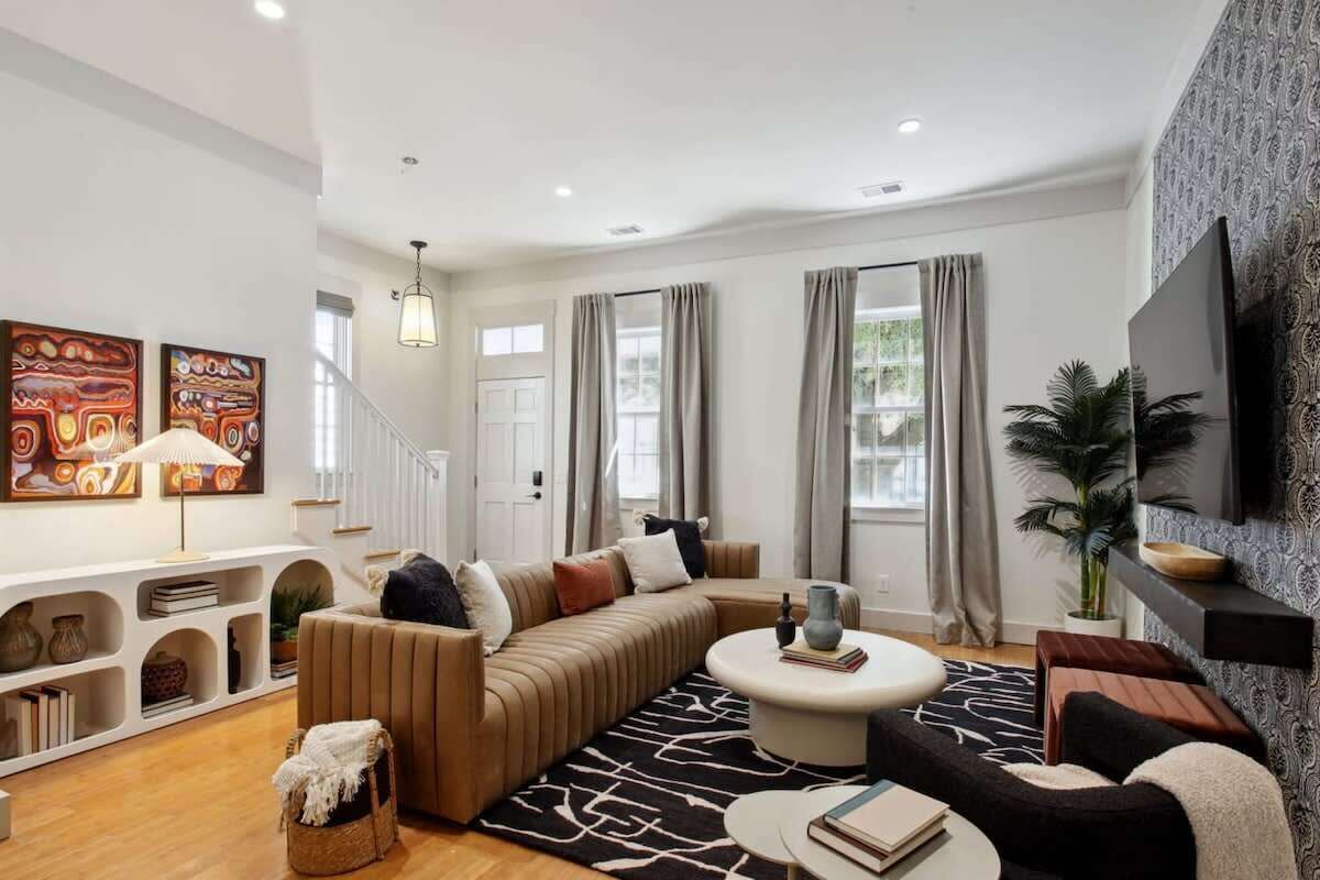 Renovated Townhome Near Forsyth Park | Parking 1