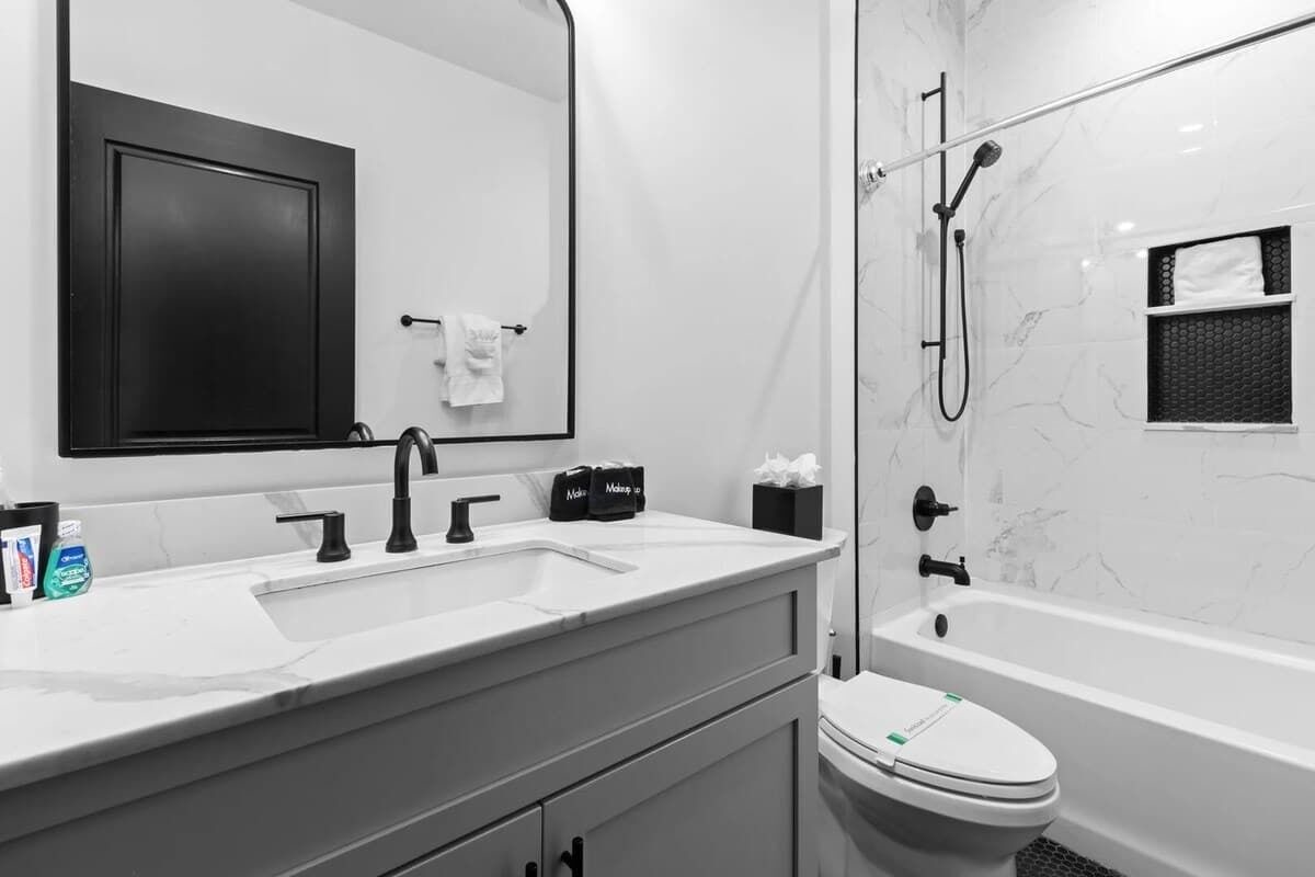 Lux 2BR Suite – Near Dome & FQ Hotel 1