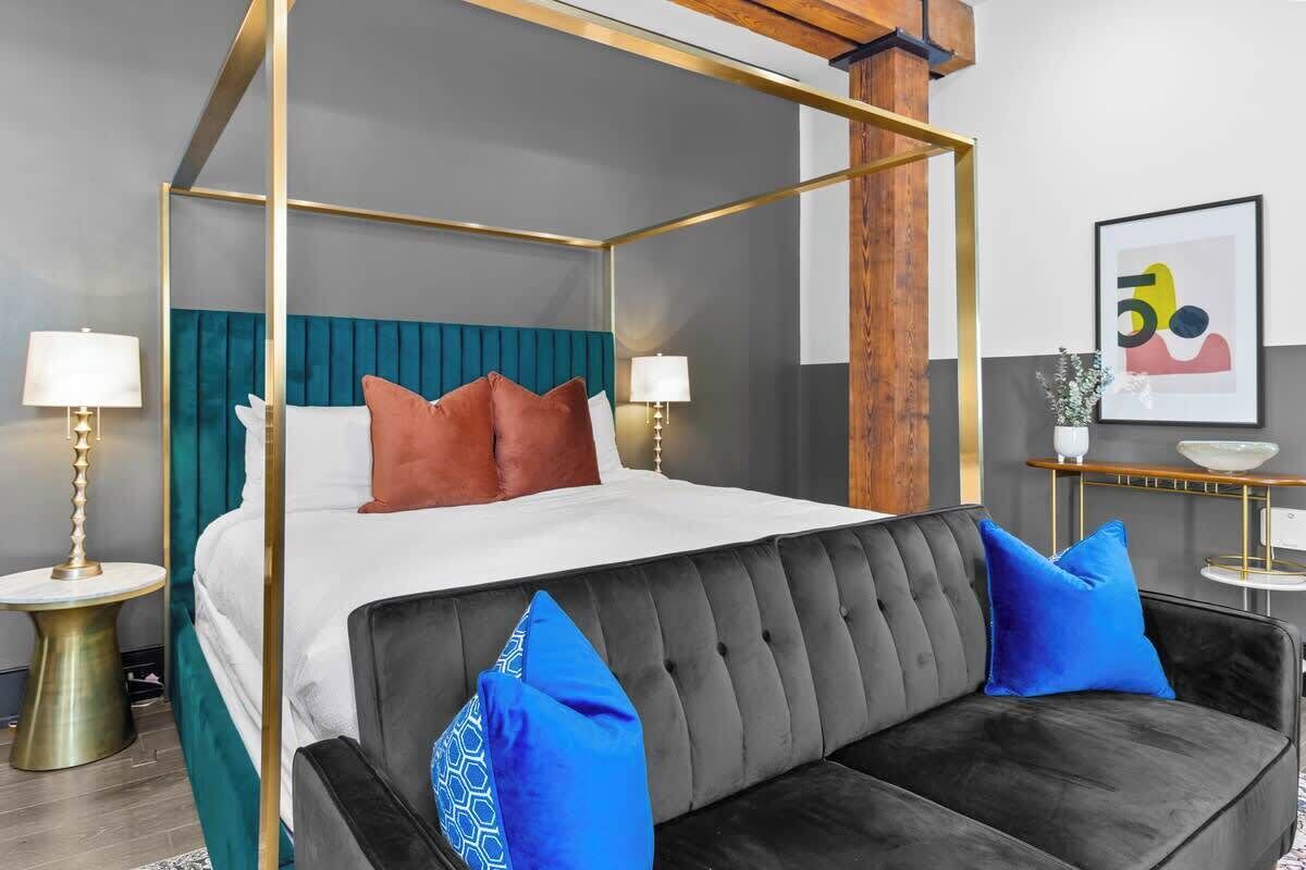 Prime Location King Bed+Gym+Rooftop Pool Hotel 1