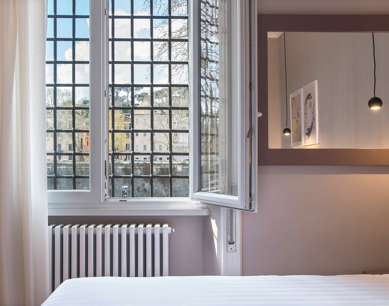 Elegant, New, Spacious 3Bedroom Home Between Vatican, Piazza Navona & Trastevere 1