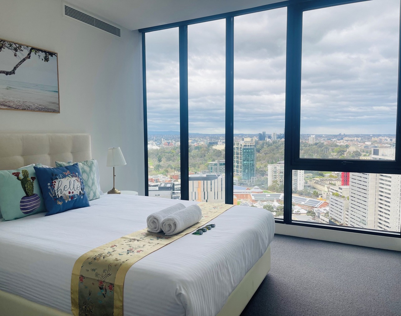 Southbank Hidden Gem - Deluxe 2BR w/Parking, Balcony, Pool, Gym, Walk to Crown 1