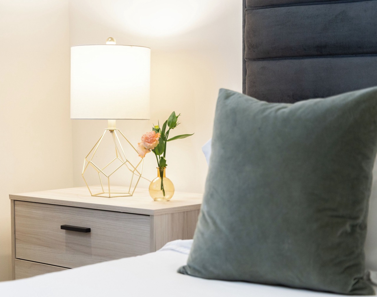 Remodeled 2BDR in Heart of Hollywood w/Courtyard | Art Deco by AvantStay 1