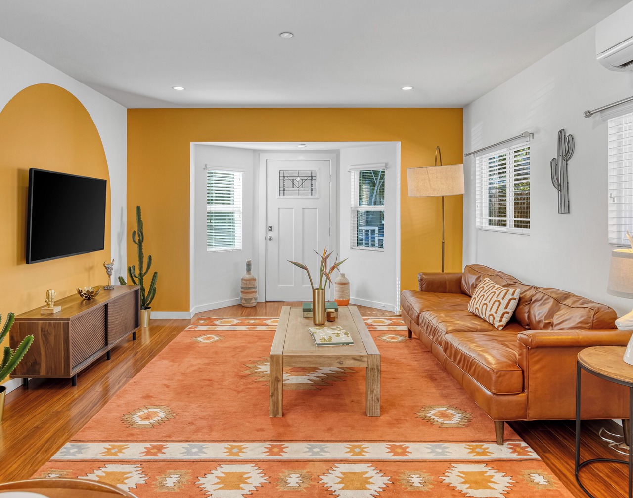 Southwest by AvantStay | Heart of Hollywood | Remodeled 1920s Bungalow 1