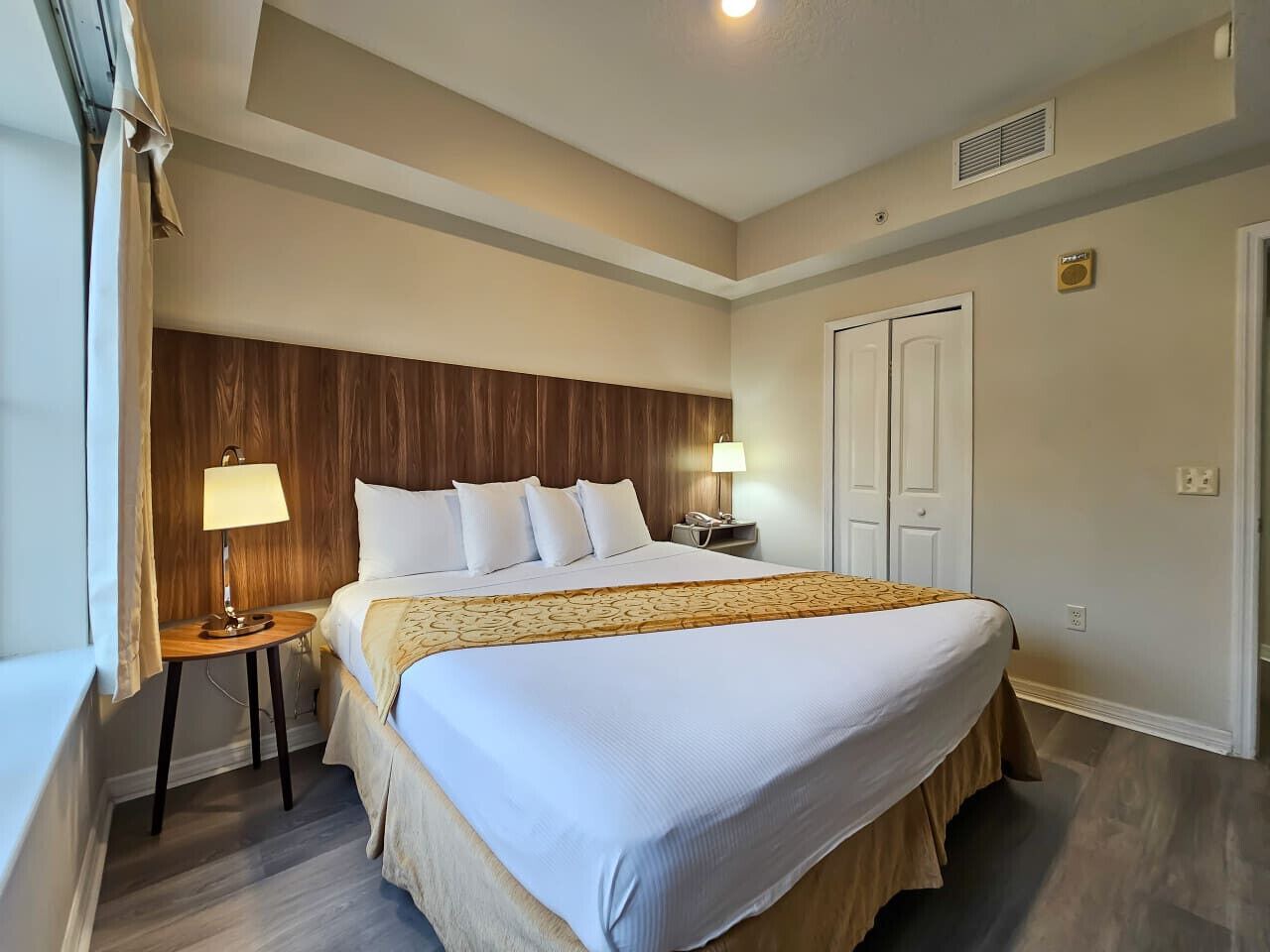1 Bedroom Apartment @ The Point Hotel and Suites 1