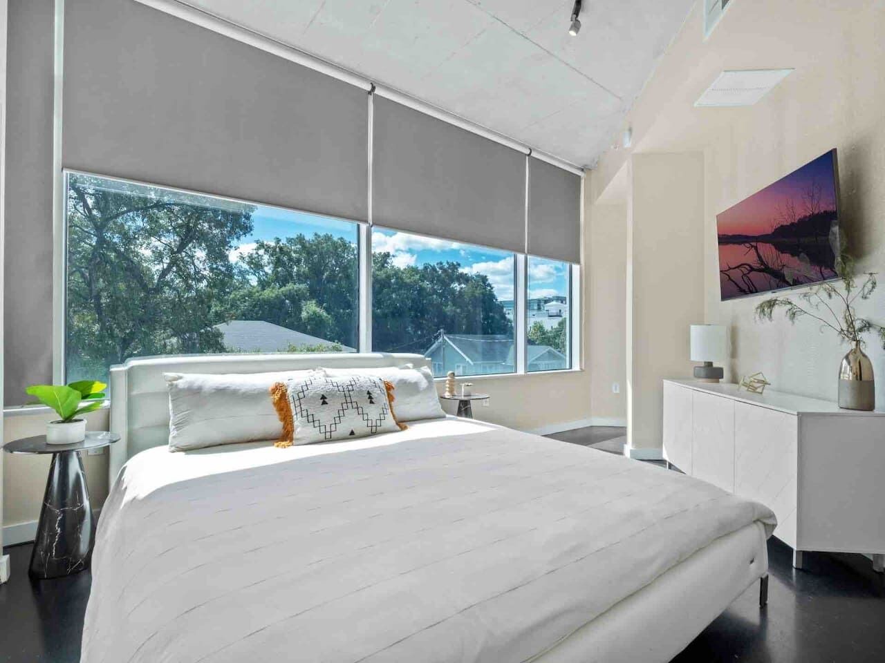 Lovely 2BD 2BTH Thorton Park Condo w/secure parking 1