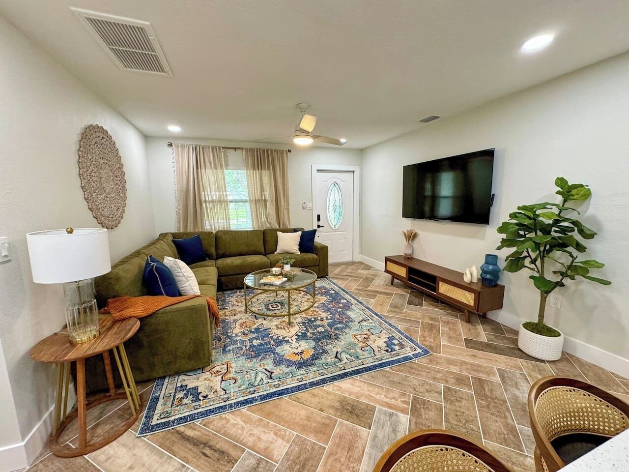 Modern Boho- 4/3-King Beds/Pool! Pet friendly! 1