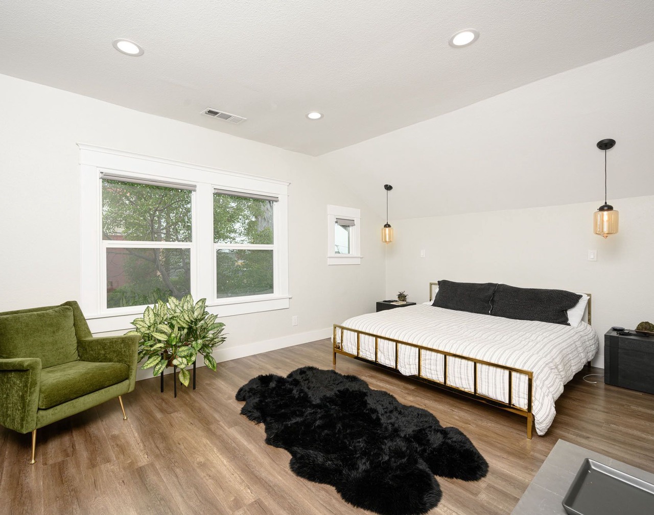 DISCOUNT Charming 3-bedroom Craftsman in Mid City with Backyard 1