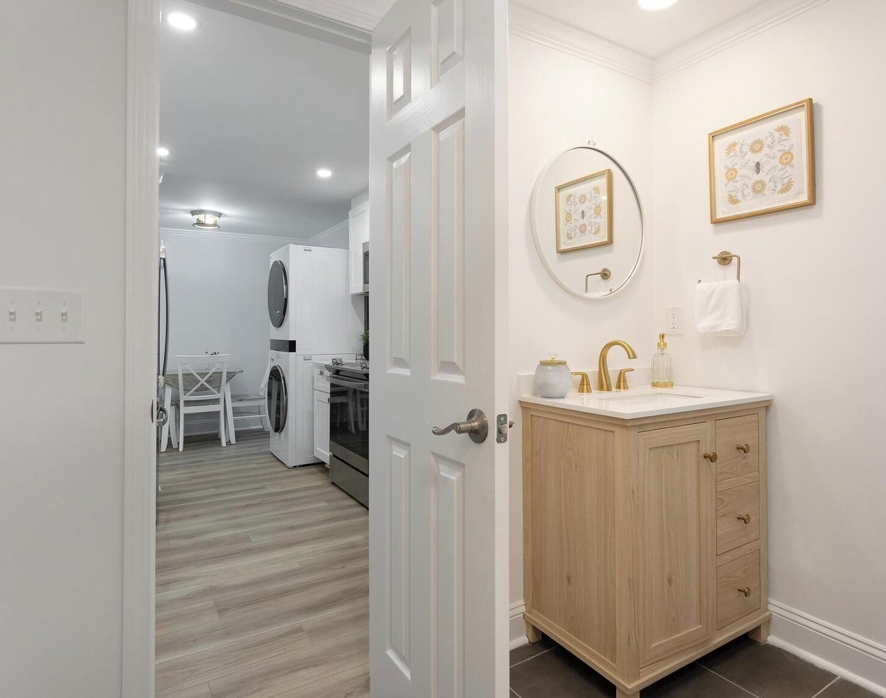 Cozy updated unit, across the street from beach + Free Attraction Tickets! 1