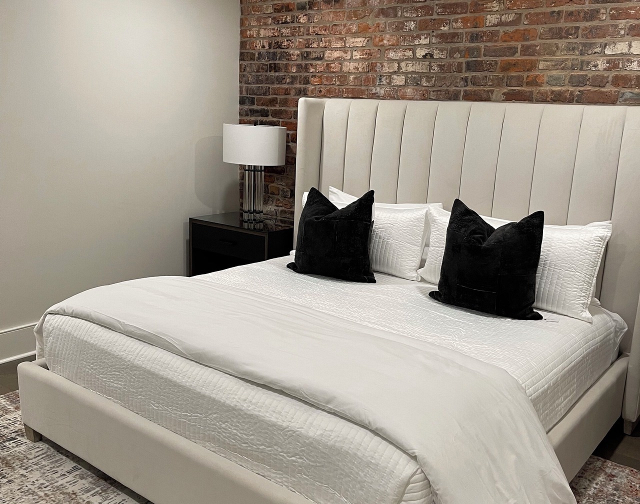 Experience the Charm of New Orleans CBD: Prime Location, Walkable, and Spacious 1