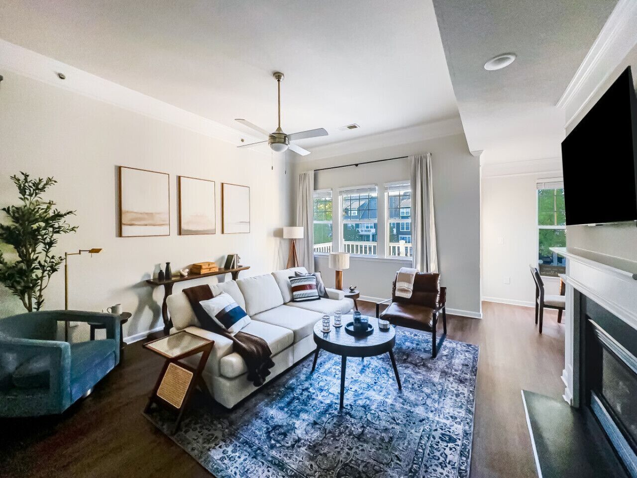2xKing-Beds, Birkdale-Plaza-Vista, Shop-Eat-Play 1