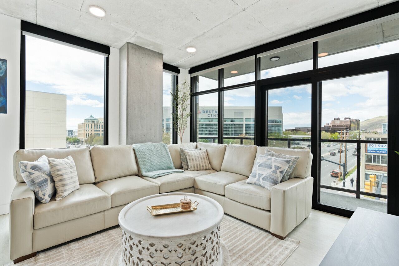 2bd/2ba Best style and location/Pool+spa/gym/pkg! 1