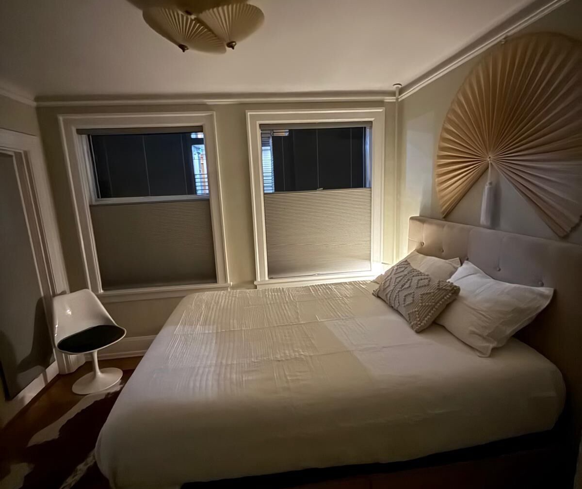 Corner Sunny Unit. TempurPedic bed. Secure Parking 1