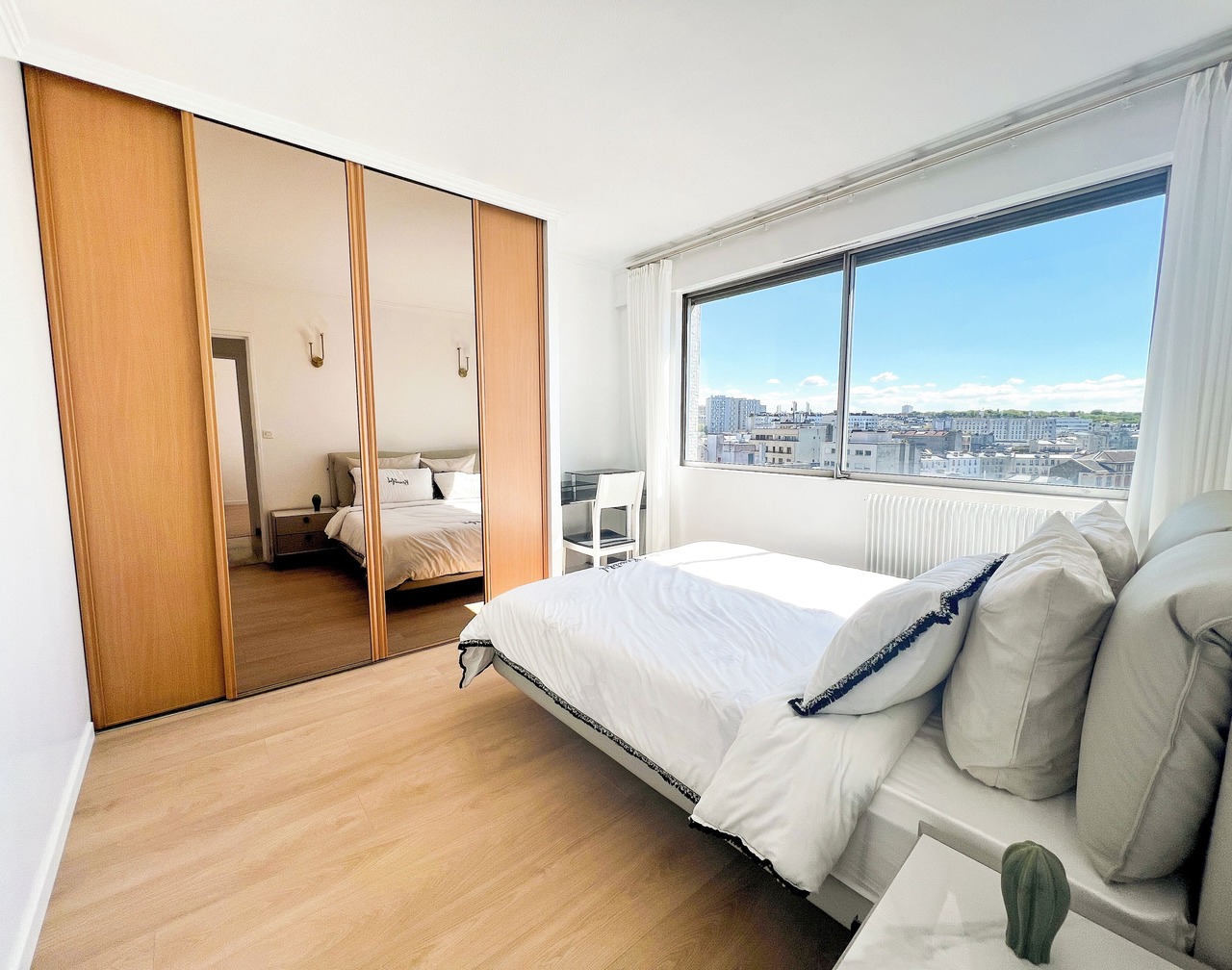 Near the Trendy Oberkampf District, Fully Renovated Apartment for 6 People 1