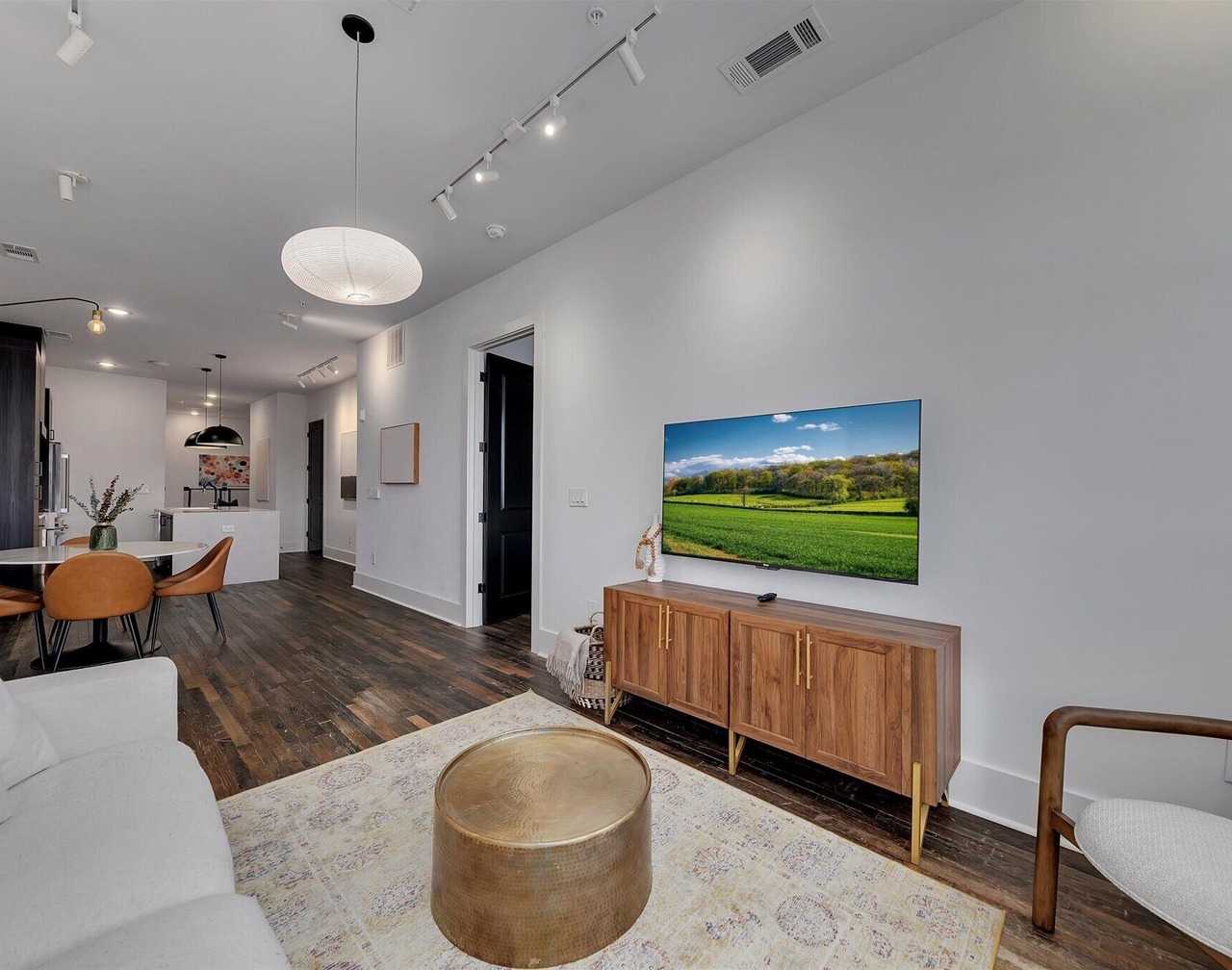 Loft Style Spacious Lux Apt 203, sleeps 6 1