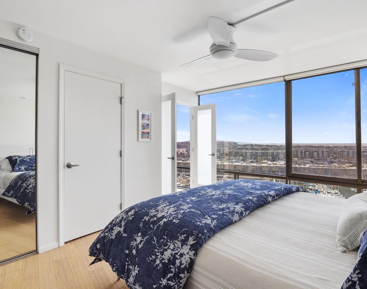 Gorgeous Luxury Highrise w/Spectacular Marina & Ocean Views 1