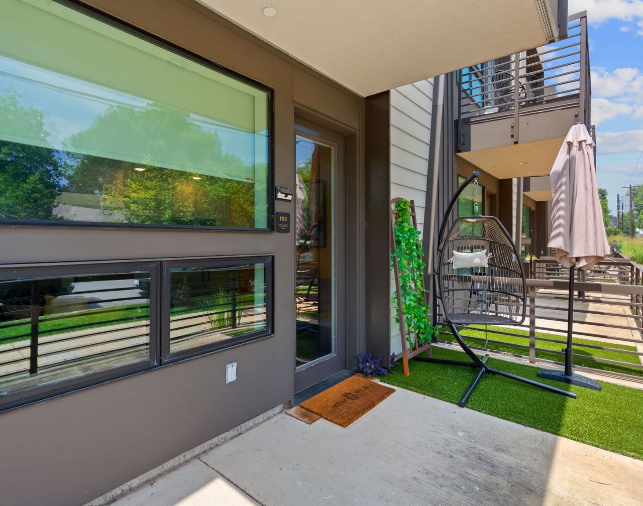 Cozy DT ATX Studio | Mins to Rainey St | Patio 1