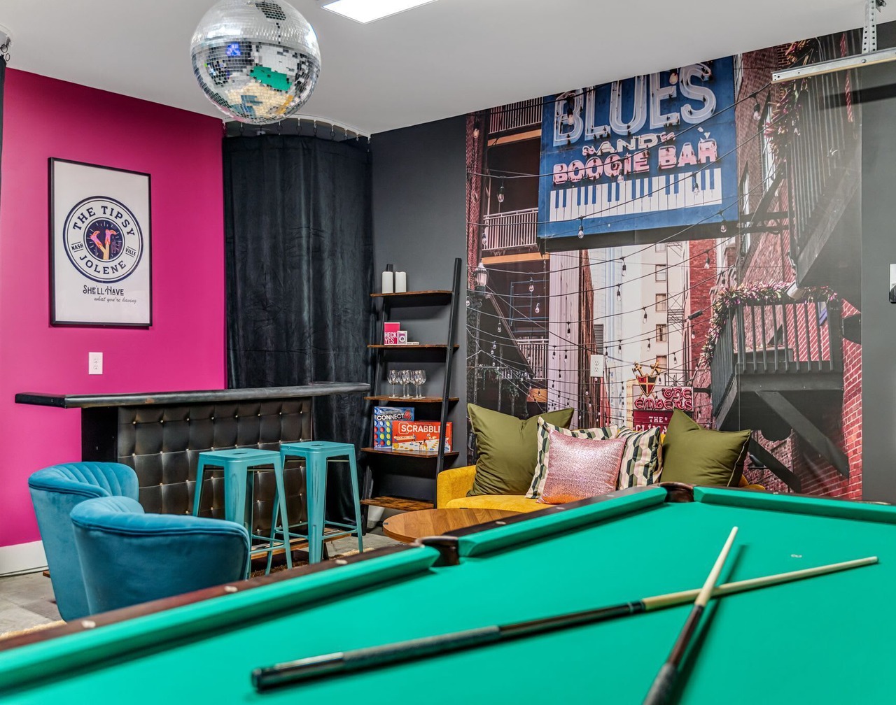 Bachelorette Escape near DT | Game Room + Hot Tub 1