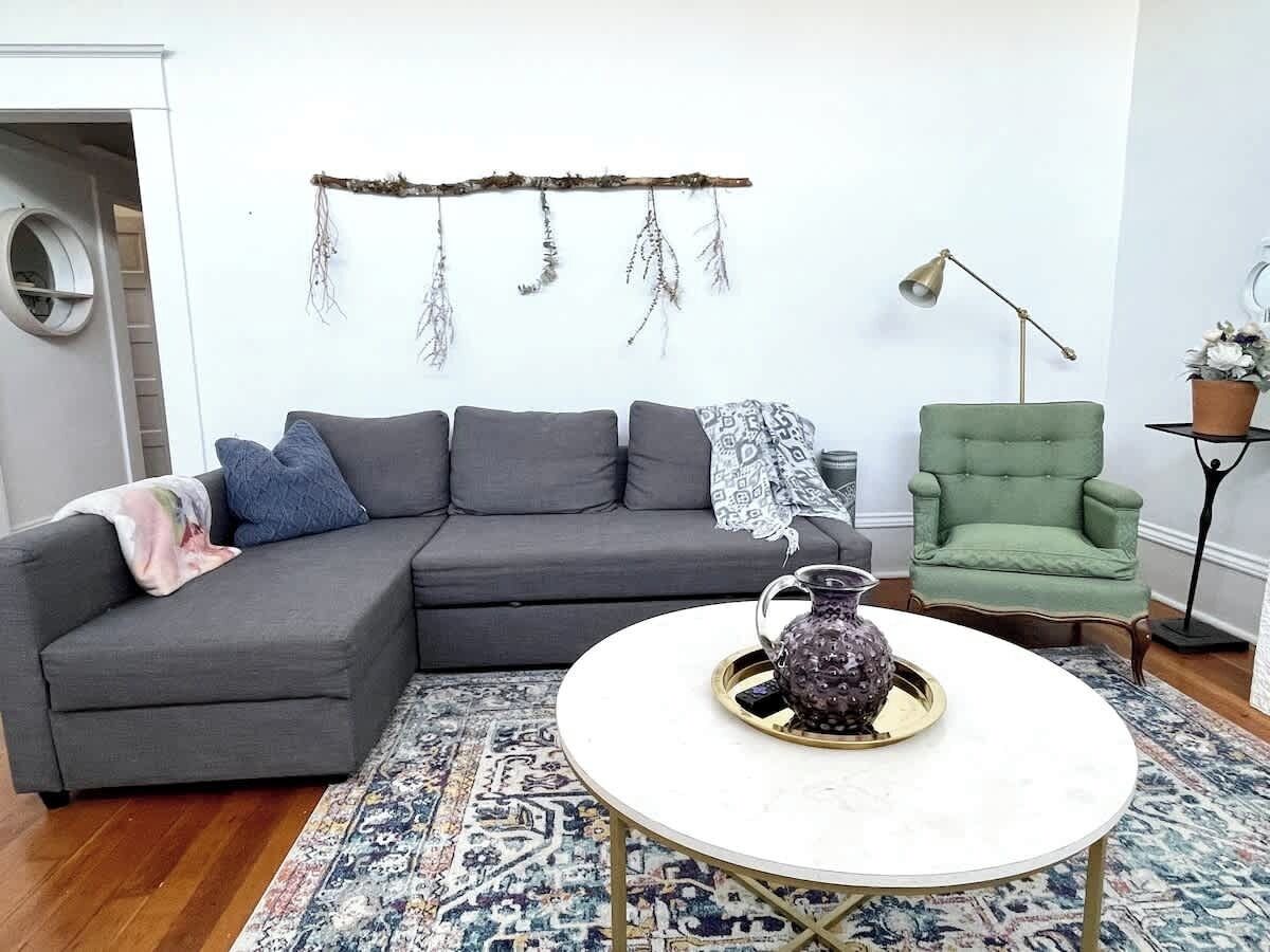 *Charming high-ceiling Home in South Van w/YARD! 1
