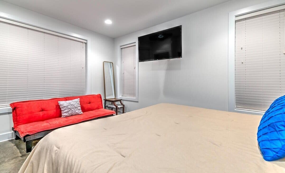 Huge 4 Bedroom Home 14 Big Beds Rooftop Deck 1