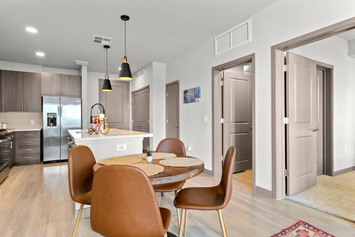 CozySuites PHX RORO Gym, Pool, Pets, Parking! #13 1