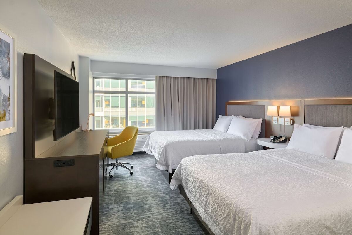 Elegant Stay: Steps From Capital One Arena & National Mall! On-site Bar 1