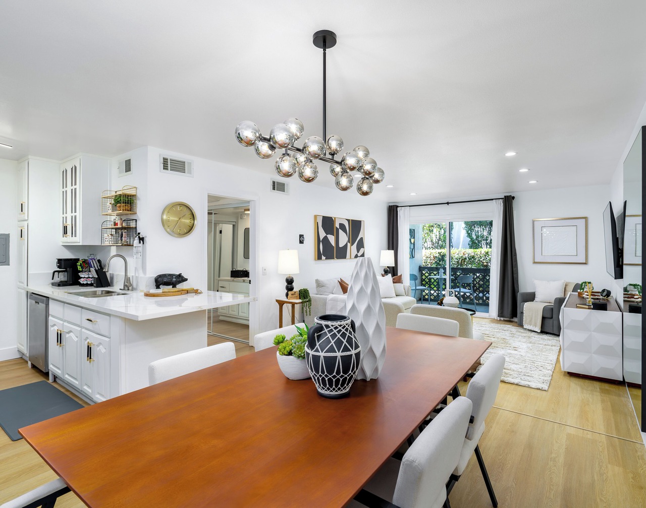 King Bed/Tennis Court/Fast Internet - Entire Condo 1