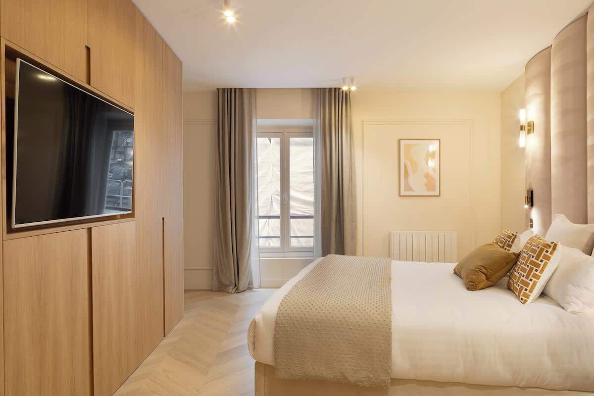 A Splendid 2-BR/2BA with Services in Opéra 1